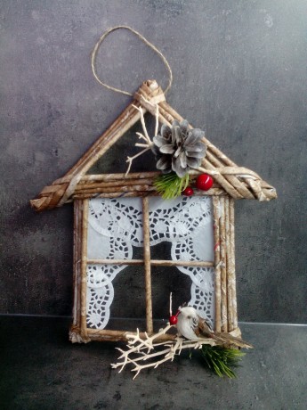 Domeček z papírových ruliček